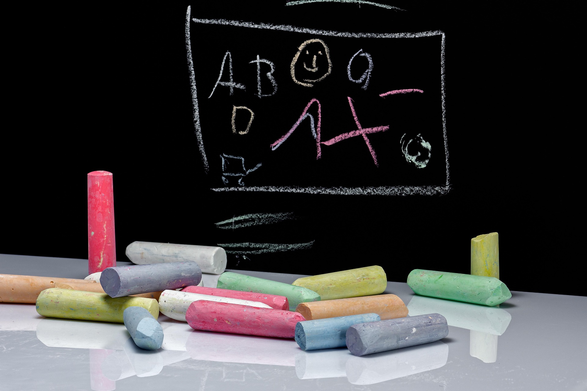 56d1ba91-ab44-47a9-a6d0-bd336de07d5a-chalk-4569486_1920.jpg