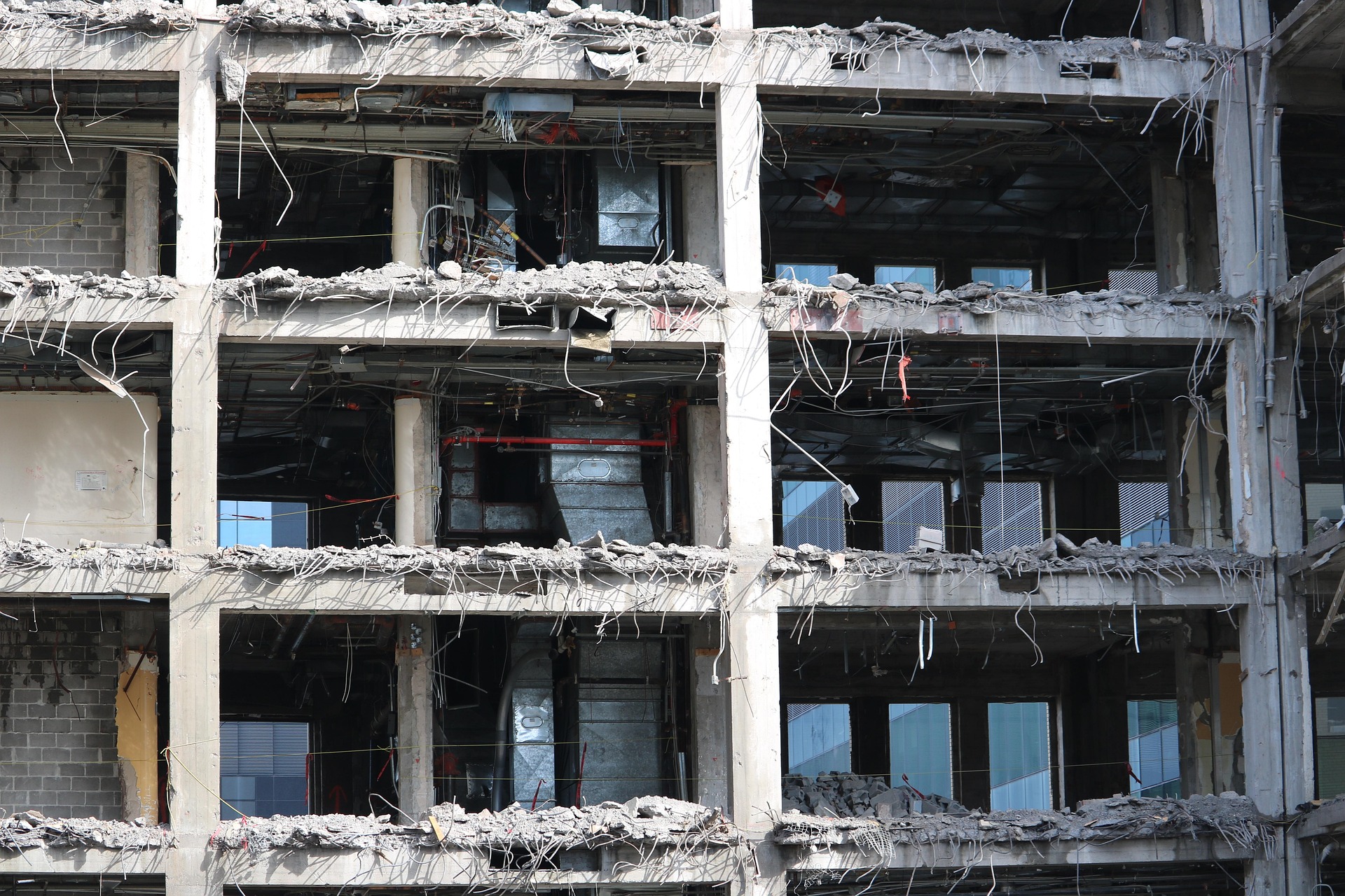 992cc714-e2f9-4f41-a6ab-09c2c83f3c88-demolition-3423100_1920.jpg