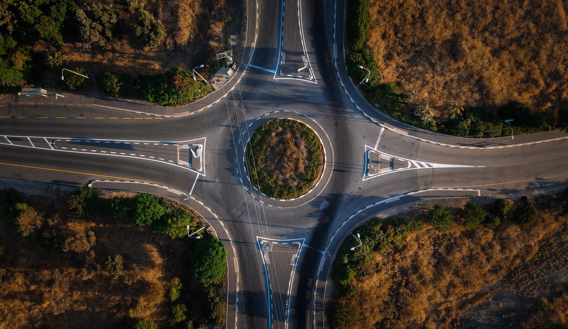 d35497a9-aa90-4342-a031-56f52cae319e-aerial-view-roundabout-7485069_1920.jpg