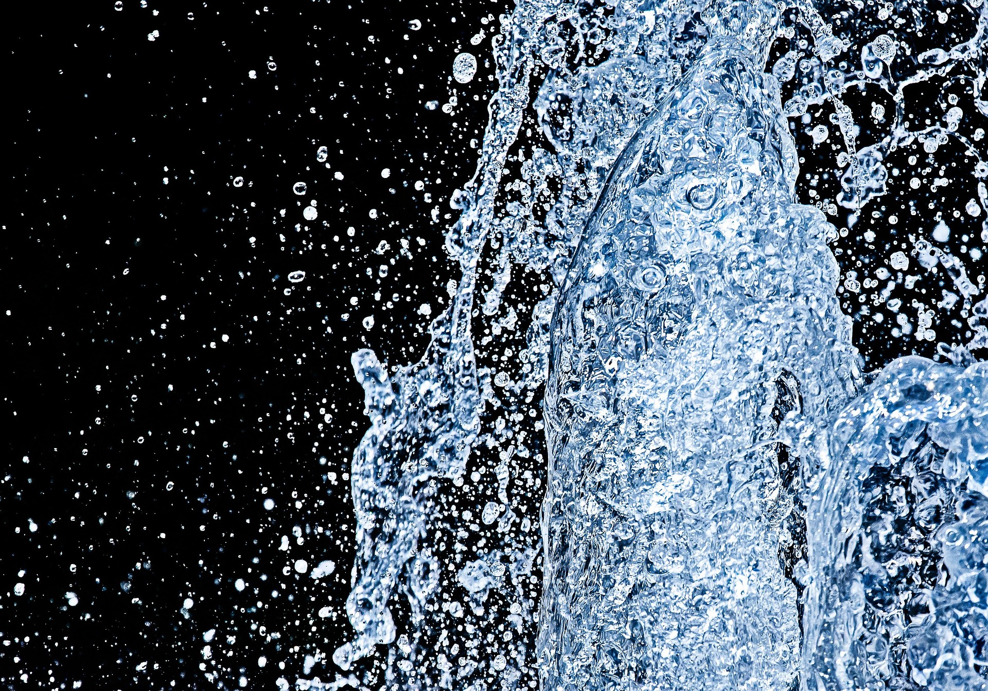 91ab95c4-7ba1-4688-8c7d-612d22a84029-torfi007-water-fountain-582694_1920.jpg