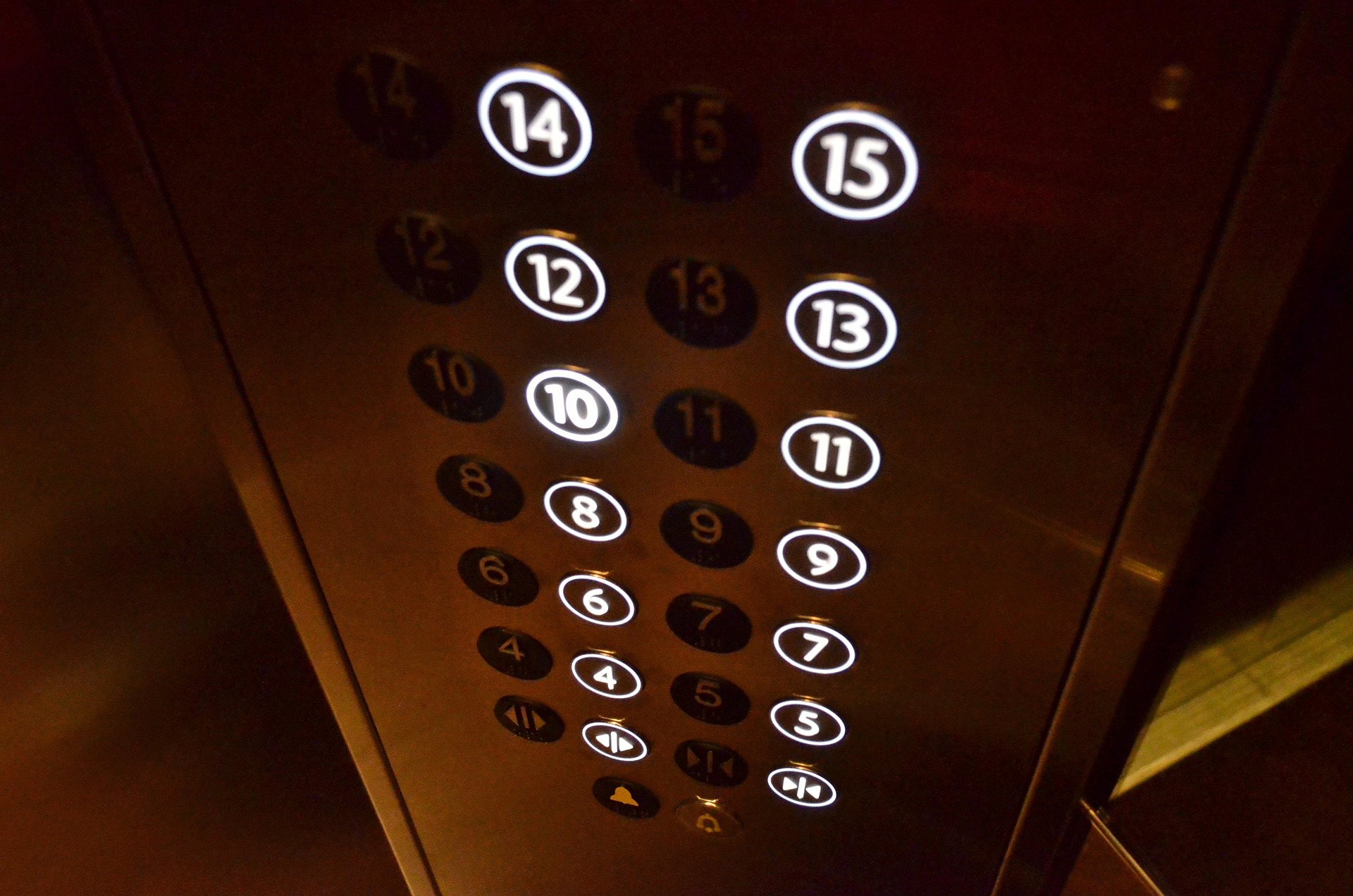 9f29b4ea-fc85-4ecd-88da-55ee52e73627-elevator-358249_1920.jpg