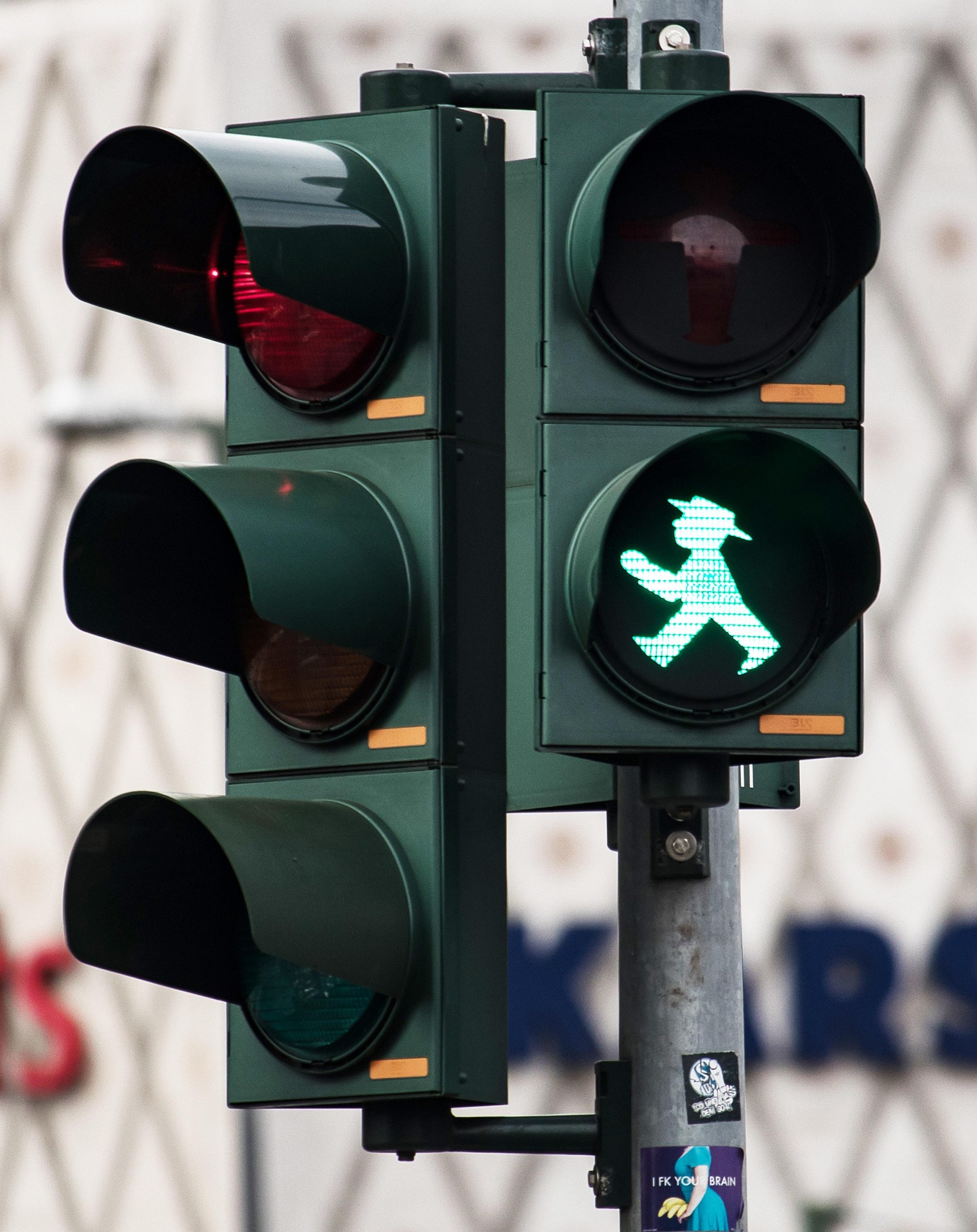 a9a0e533-175a-4acb-931a-8efc43eec04b-minka2507-traffic-light-3934175_1920.jpg